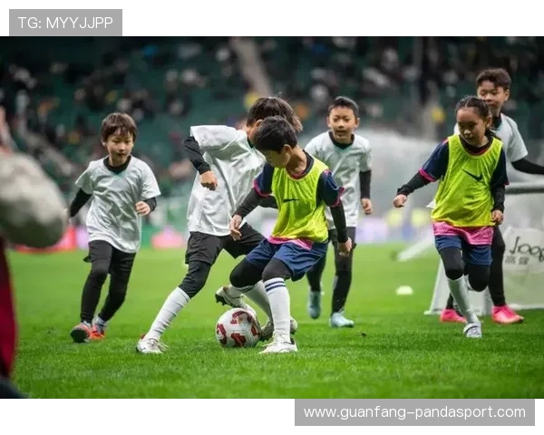 北京足球联赛精彩瞬间回顾与球员高光表现分析 北京足球联赛精彩瞬间回顾与球员高光表现分析